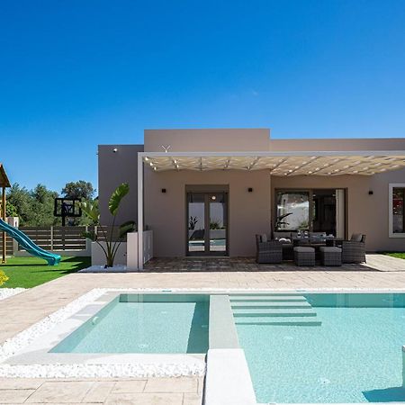 Koin Villa Sunset, With Heated Pool & Whirlpool, By Thinkvilla Perama  エクステリア 写真
