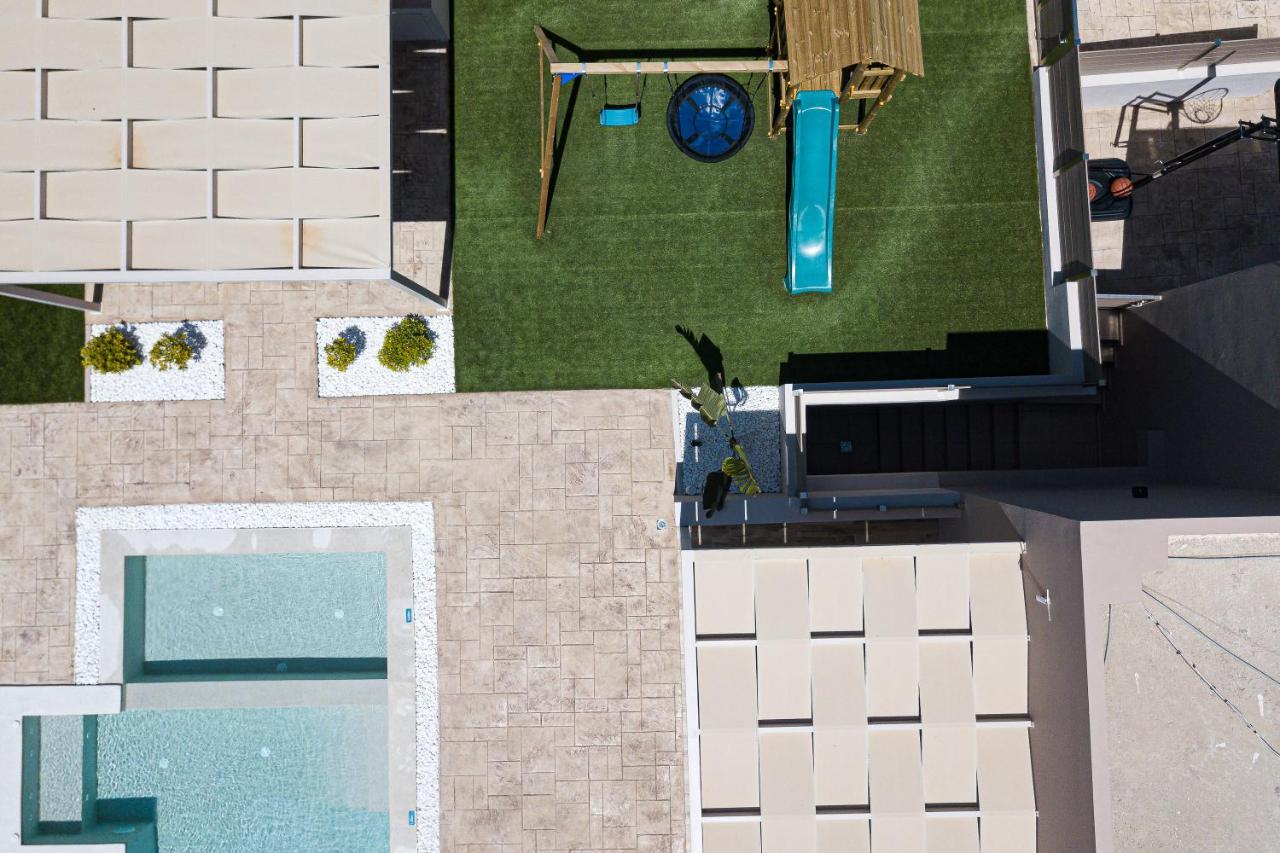 Koin Villa Sunset, With Heated Pool & Whirlpool, By Thinkvilla Perama  エクステリア 写真