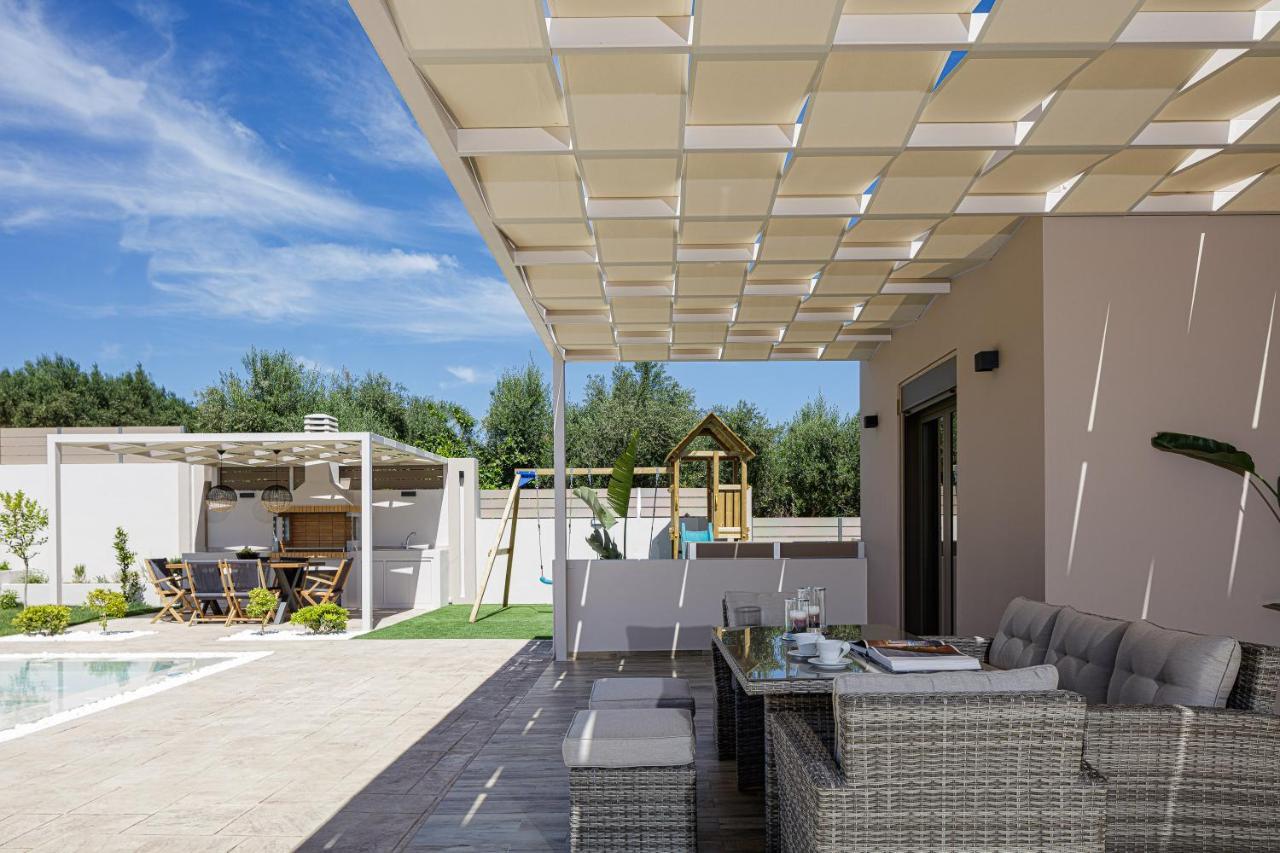 Koin Villa Sunset, With Heated Pool & Whirlpool, By Thinkvilla Perama  エクステリア 写真