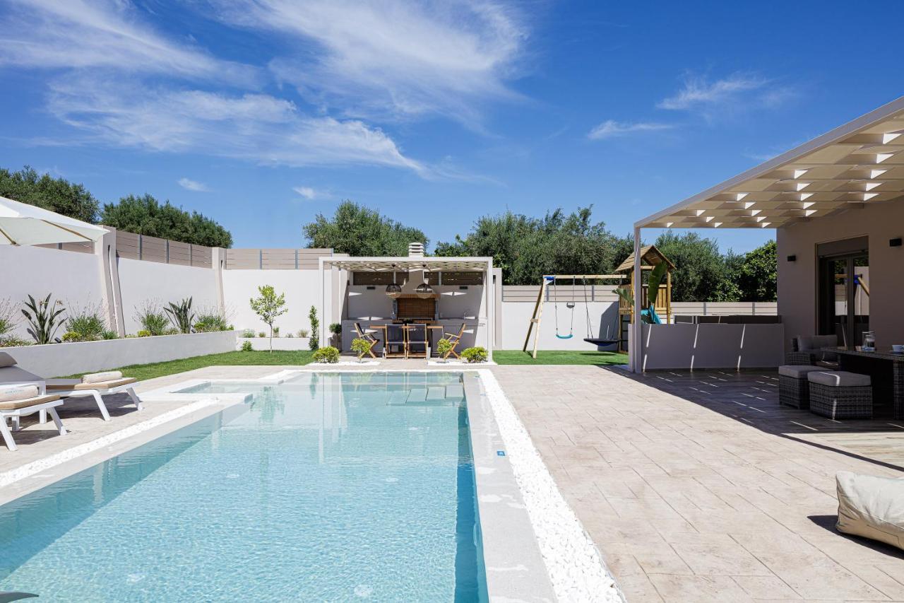 Koin Villa Sunset, With Heated Pool & Whirlpool, By Thinkvilla Perama  エクステリア 写真
